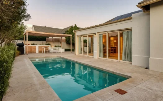 Contemporary Living In Sought After Estate