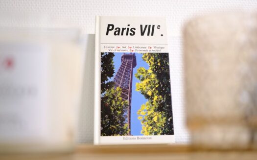Apartment with terrace, chic and quiet area, near Eiffel Tower